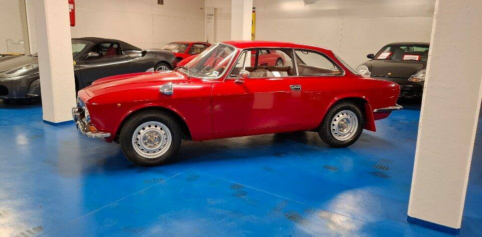 Image 10/32 of Alfa Romeo Giulia GT 1300 Junior (1974)