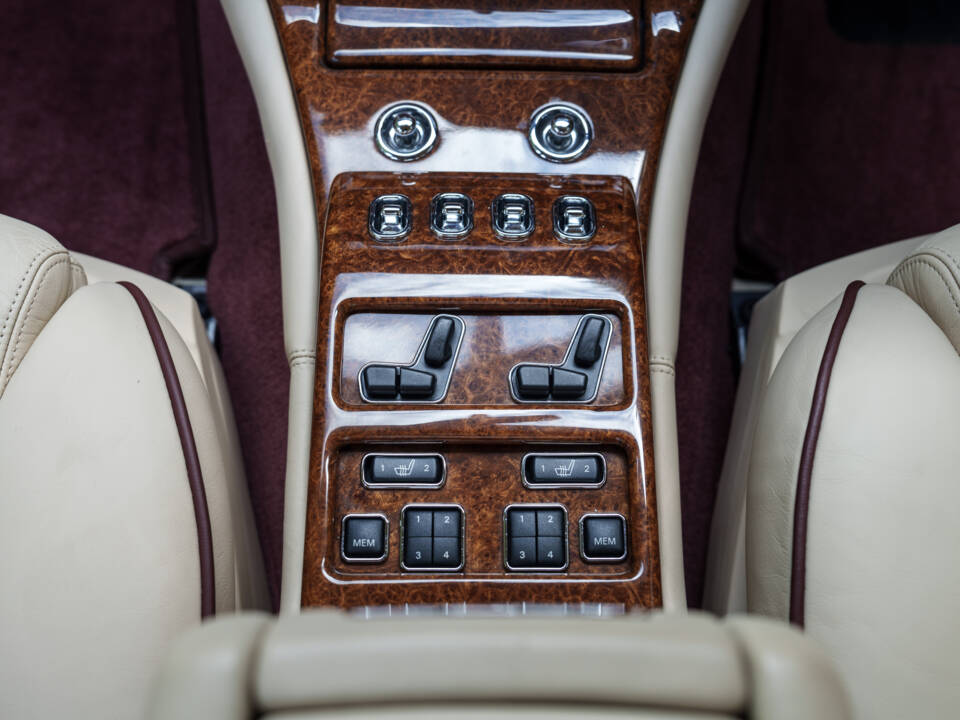 Image 21/31 of Rolls-Royce Silver Seraph (2002)