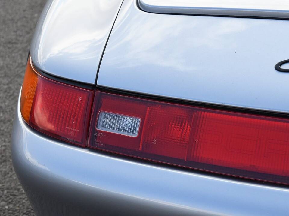 Immagine 13/53 di Porsche 911 Carrera (1994)