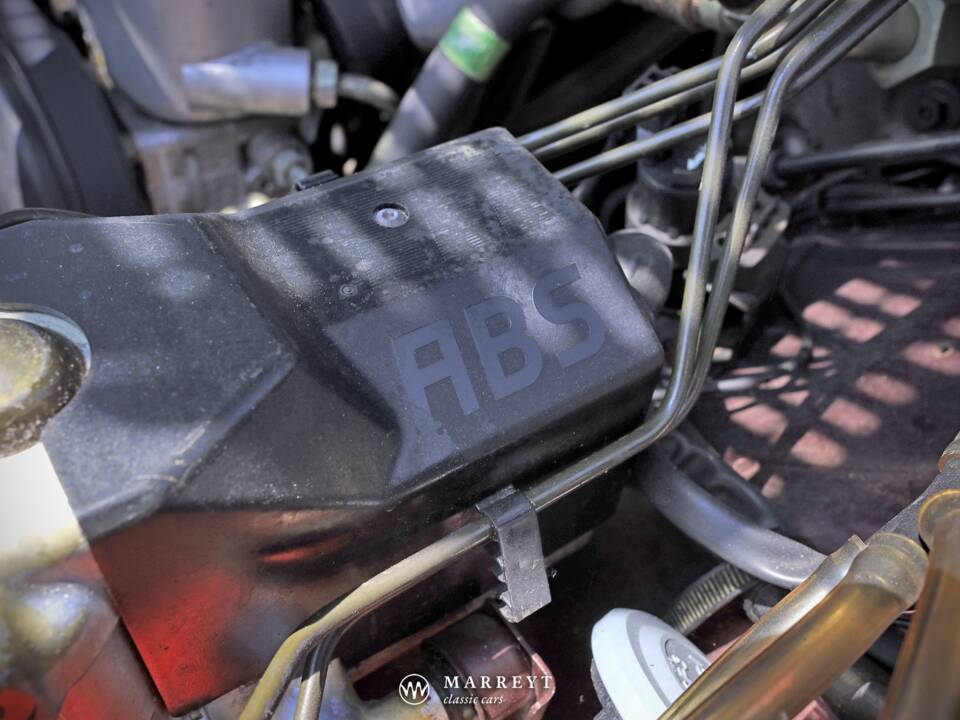 Bild 46/79 von Mercedes-Benz E 220 (1996)