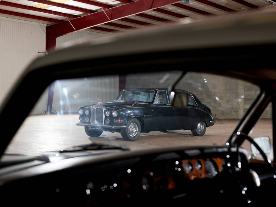Image 37/70 of Daimler DS 420 (1976)