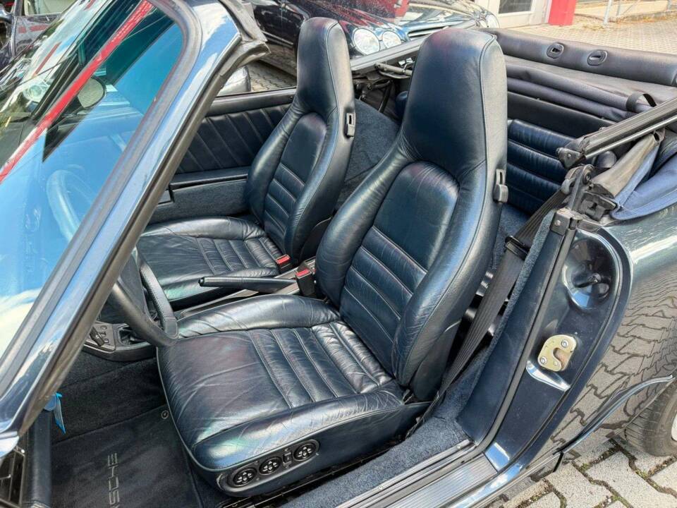 Immagine 14/40 di Porsche 911 Carrera 4 (1990)