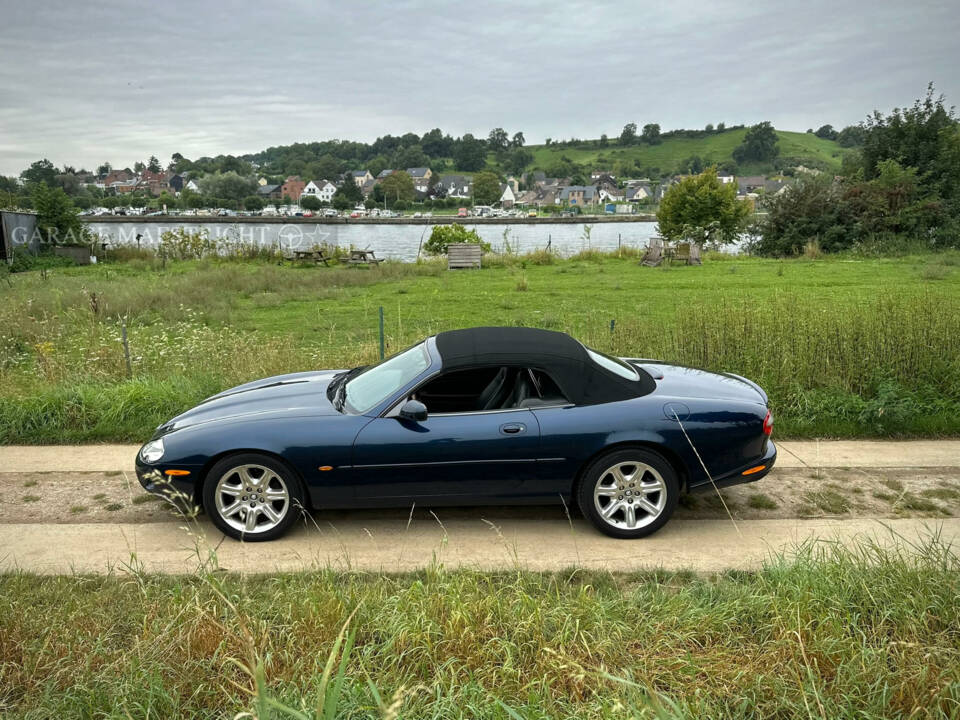 Image 27/100 of Jaguar XK8 4.0 (2000)