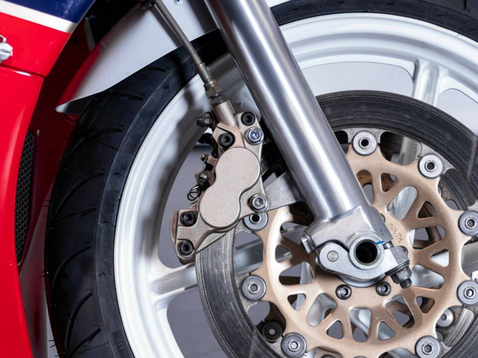 Bild 44/50 von Honda VFR 750R RC 30 (1988)