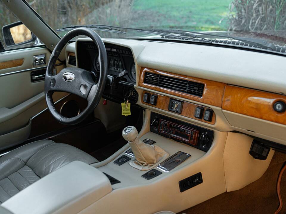 Image 39/50 de Jaguar XJ-S 3.6 (1988)