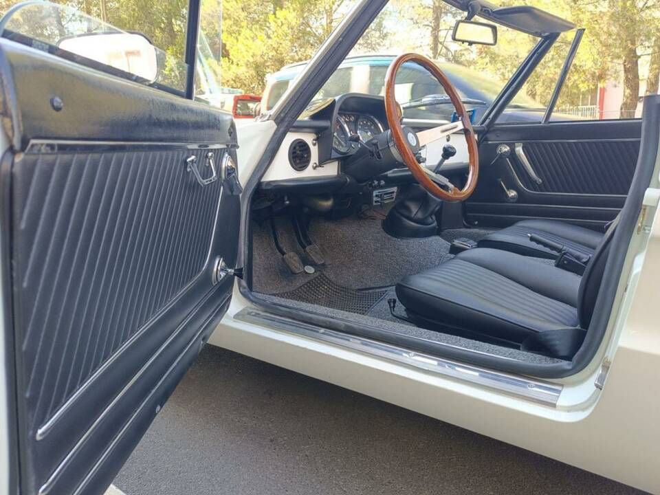 Image 36/50 of Alfa Romeo Spider 1600 Junior (1975)