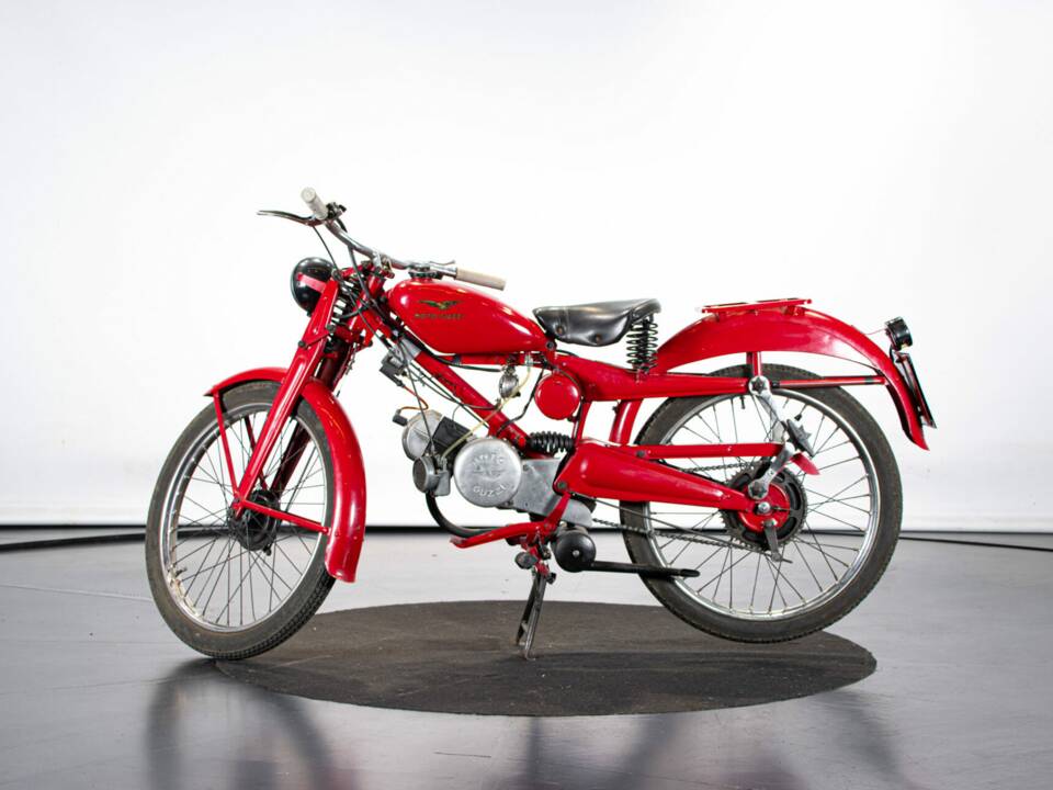 Immagine 1/50 di Moto Guzzi Motoleggera 65 (1951)
