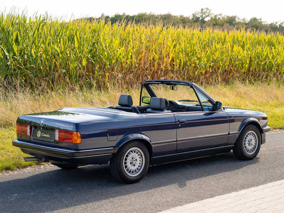 Immagine 5/35 di BMW 320i (1988)