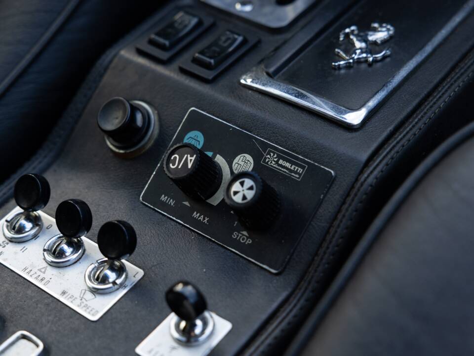 Bild 48/50 von Ferrari 308 GTBi Quattrovalvole (1983)