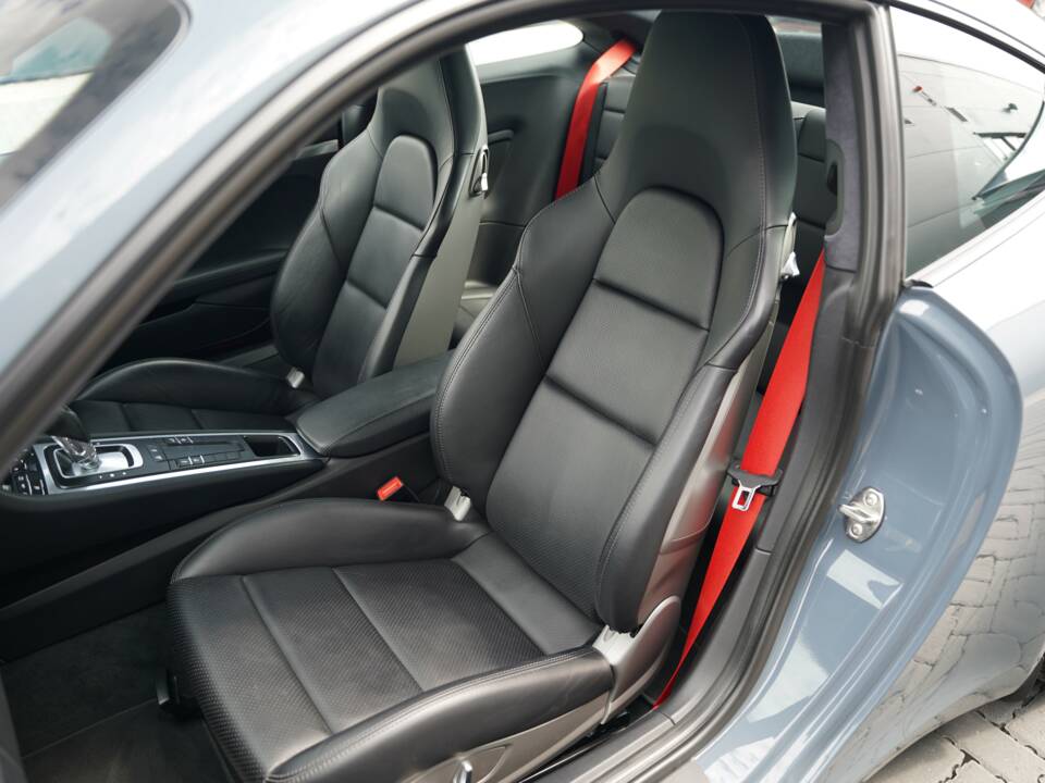 Image 16/50 of Porsche 911 Carrera (2016)
