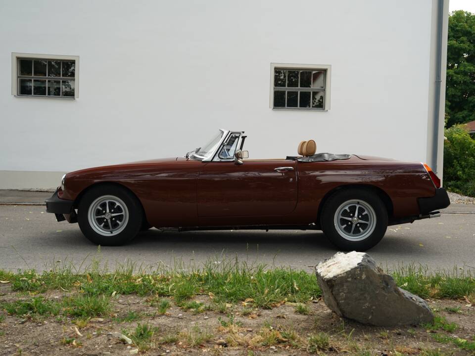 Image 76/100 of MG MGB (1978)