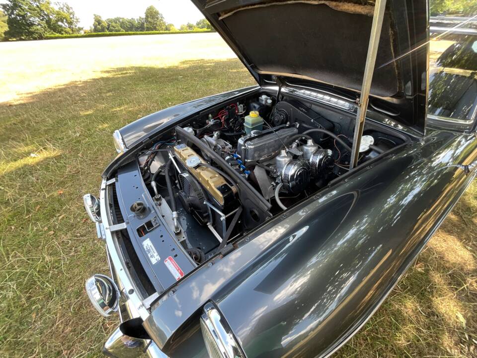Imagen 33/45 de MG MGB GT (1974)