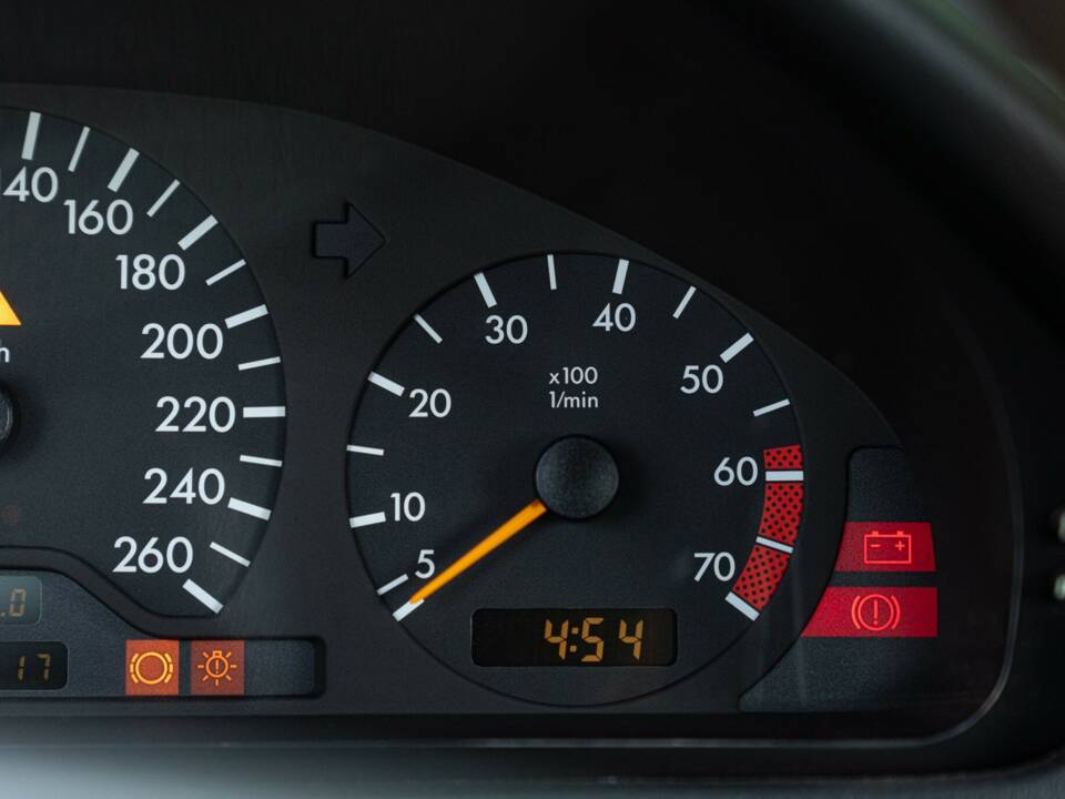 Immagine 43/50 di Mercedes-Benz C 200 Kompressor (1996)