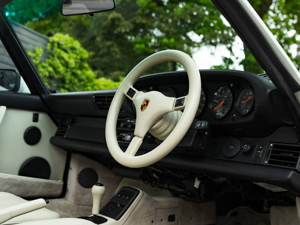 Bild 40/48 von Porsche 911 Carrera 2 (1990)