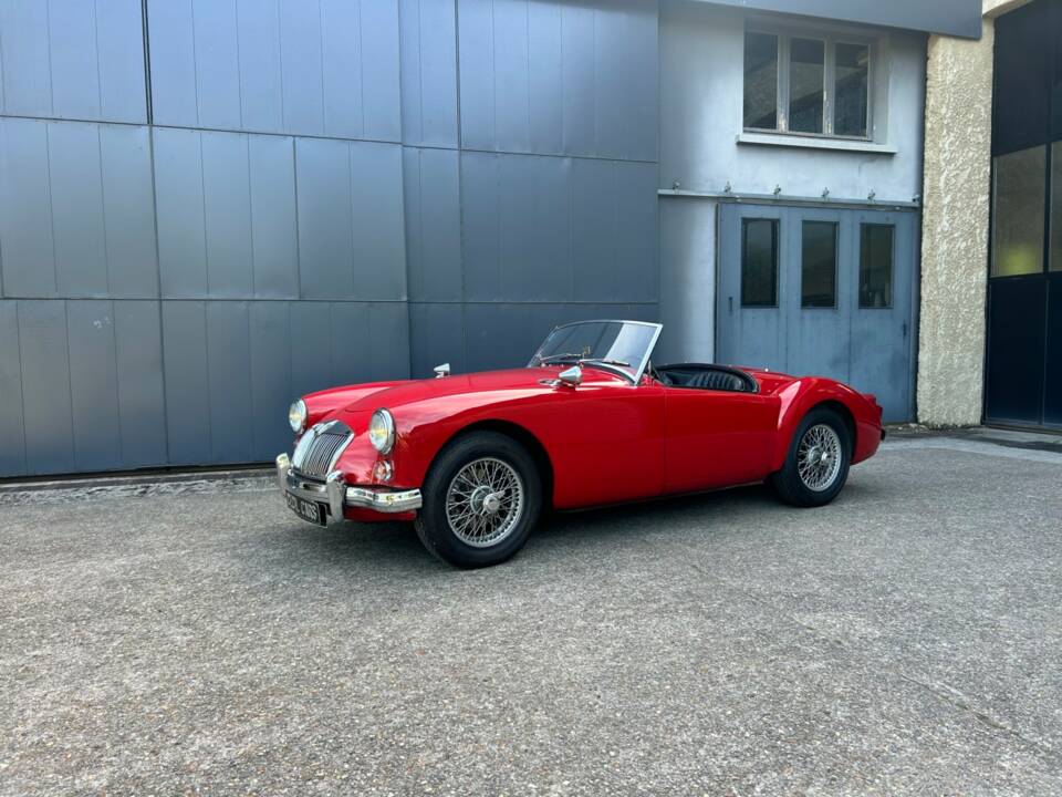 Image 2/22 of MG MGA 1600 (1959)