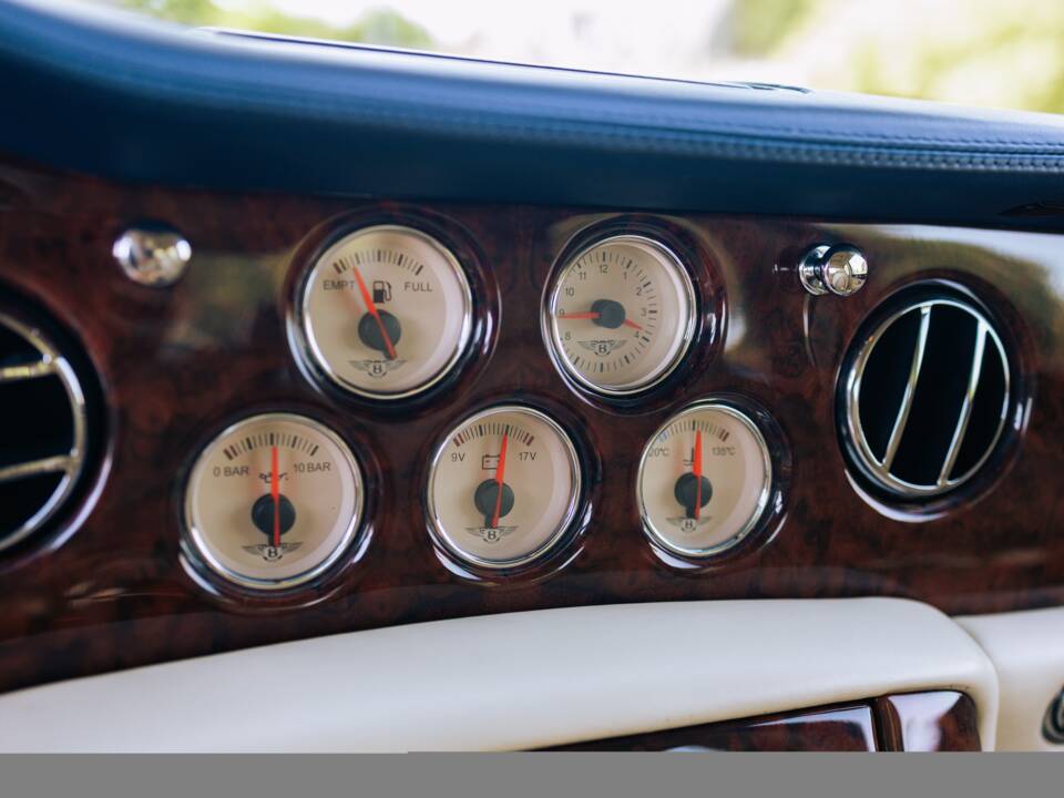 Image 21/24 of Bentley Arnage Red Label (2000)