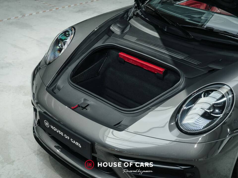 Image 12/25 of Porsche 911 Carrera 4 GTS (2022)