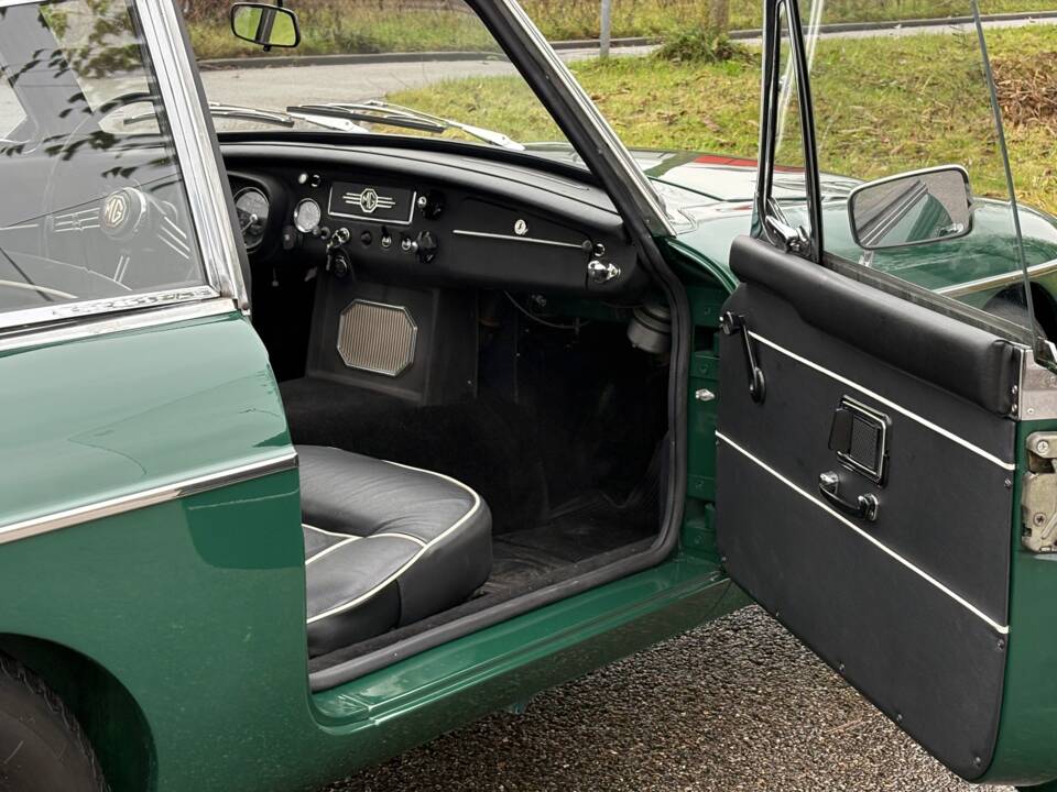 Immagine 8/40 di MG MGC GT (1968)