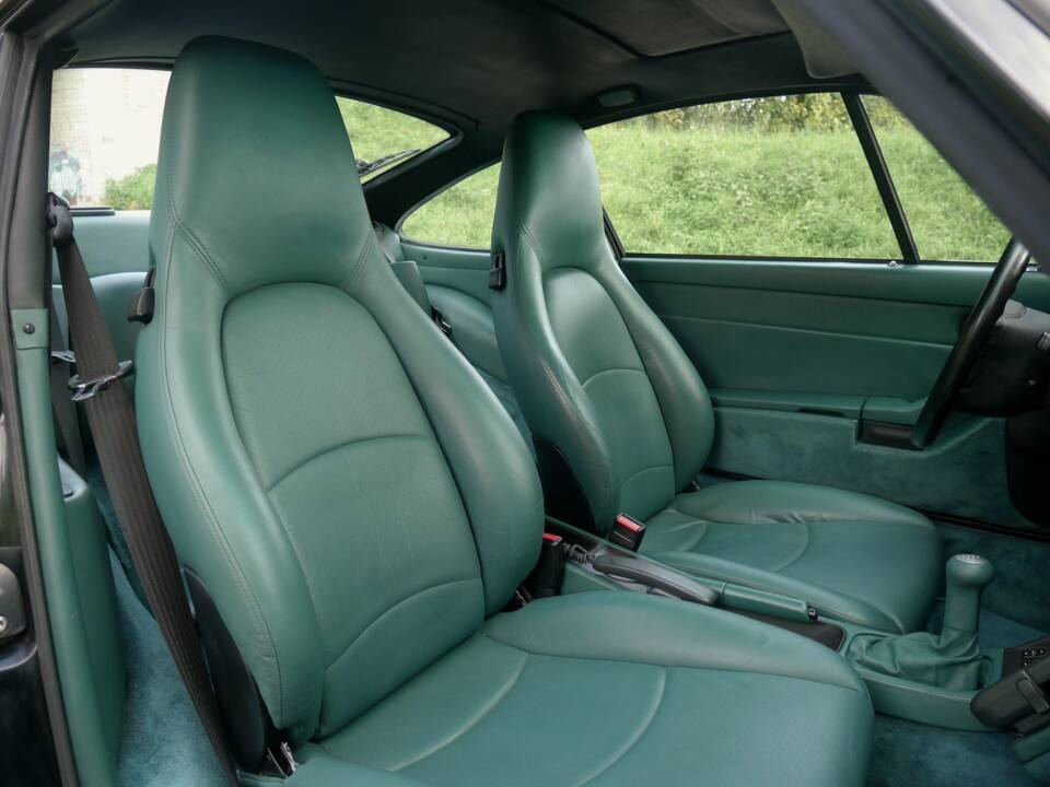 Image 27/36 de Porsche 911 Carrera 4S (1998)