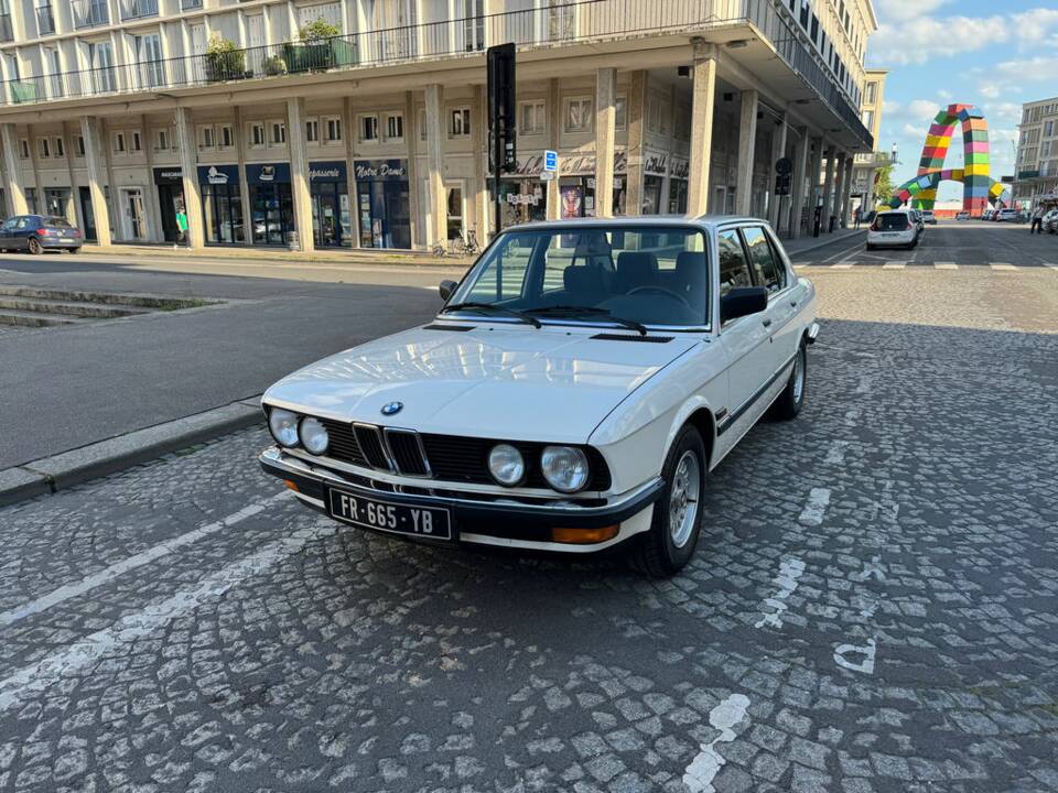 Bild 6/8 von BMW 518i (1987)