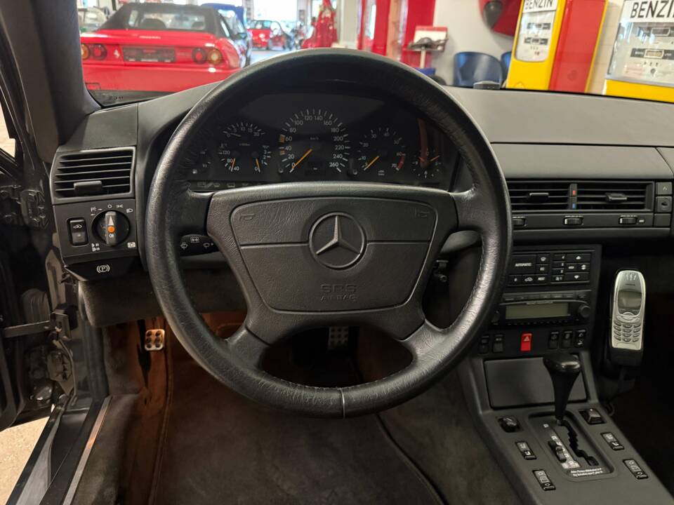 Image 9/16 of Mercedes-Benz 500 SL (1992)