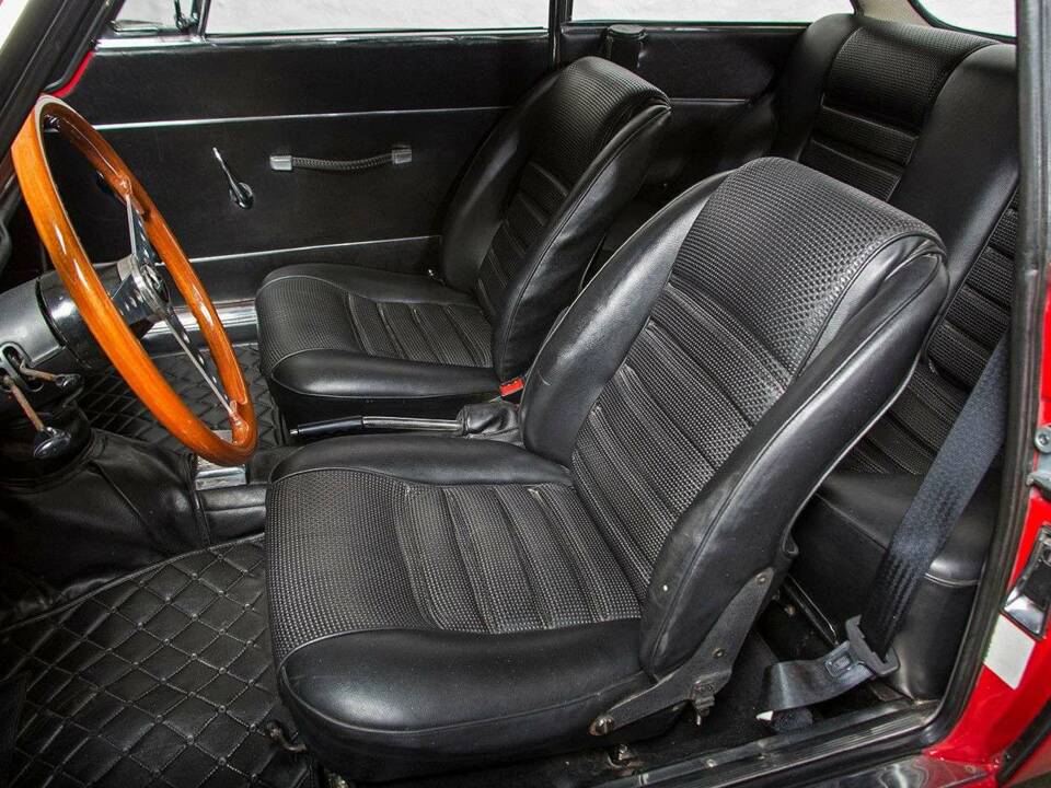 Immagine 22/31 di Alfa Romeo Giulia GTA 1300 Junior (1968)