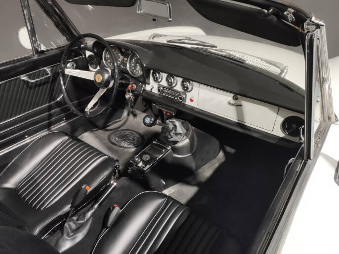 Image 6/9 of Alfa Romeo 1750 Spider (1969)