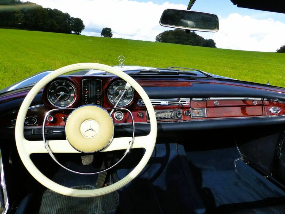 Mercedes-Benz 250 SE Cabriolet (W 111) silber 1966