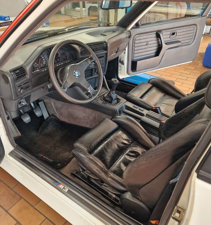 Image 9/70 of BMW M3 (1990)