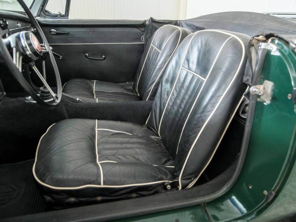Afbeelding 15/50 van MG MGB (1965)