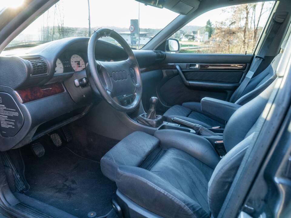 Afbeelding 16/73 van Audi 100 S4 Quattro (1993)