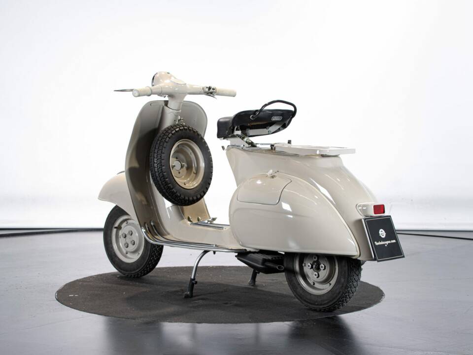 Image 2/50 de Piaggio Vespa 125 (1959)