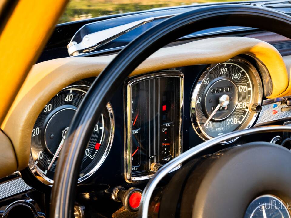 Image 42/79 de Mercedes-Benz 280 SL (1969)