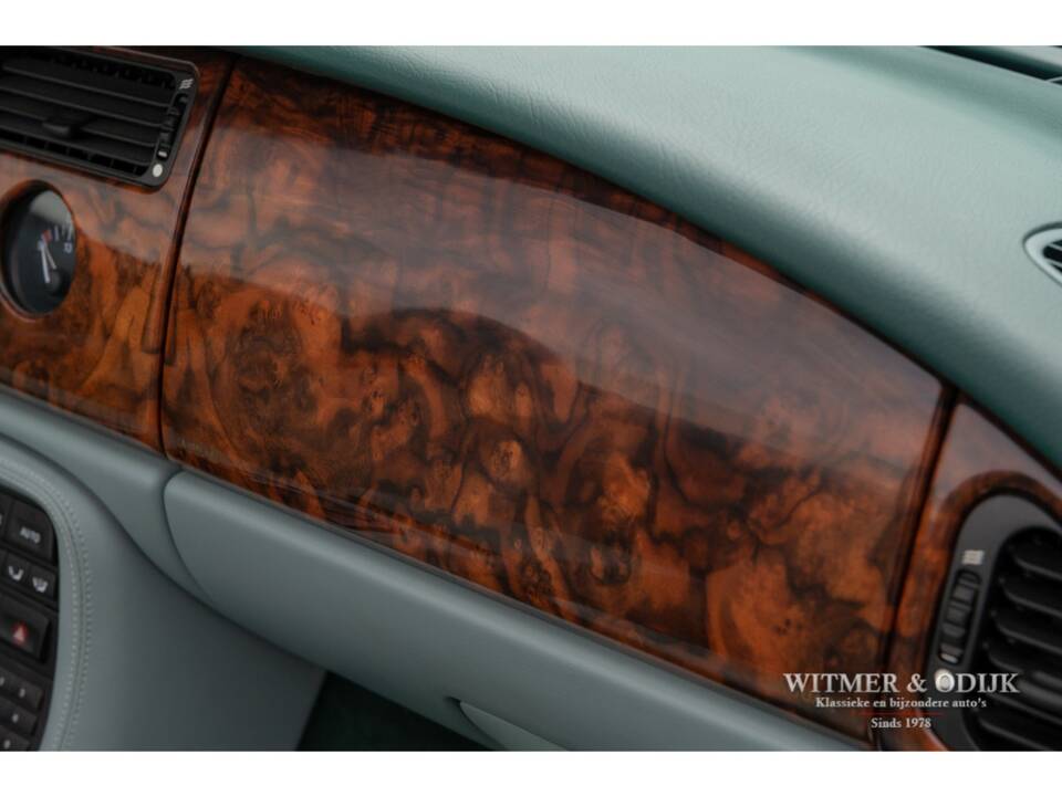 Bild 17/33 von Jaguar XKR (1999)