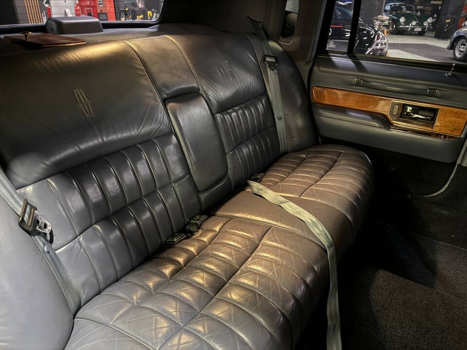 Immagine 15/30 di Lincoln Town Car (1992)