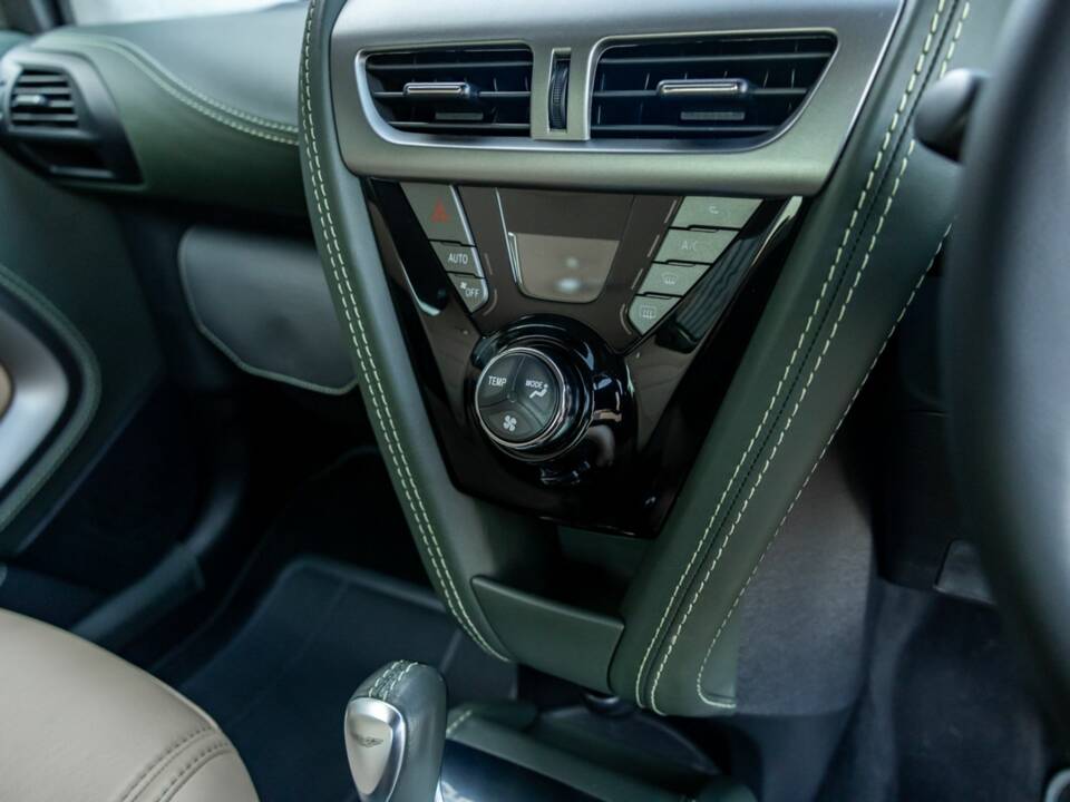Image 36/50 of Aston Martin Cygnet (2013)