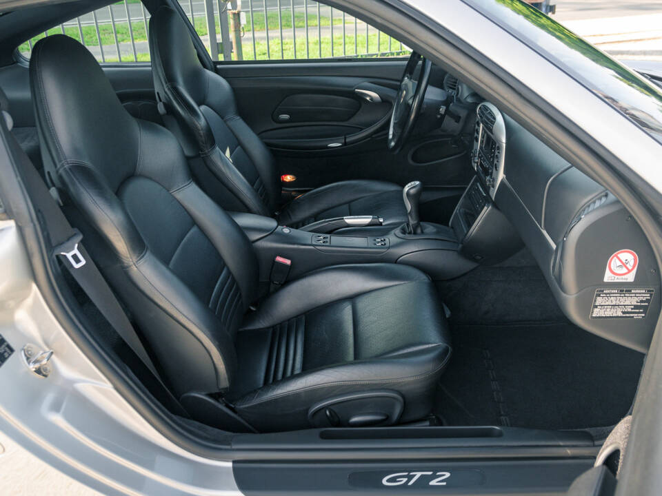 Image 28/51 of Porsche 911 GT2 (2001)