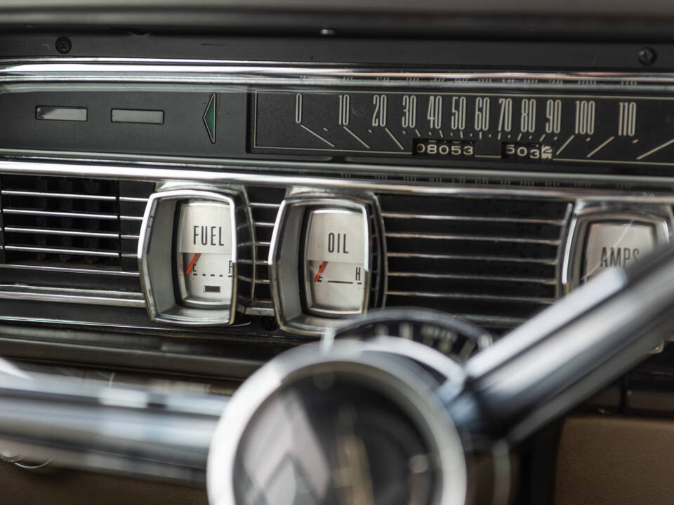 Image 111/135 of Lincoln Continental Convertible (1965)