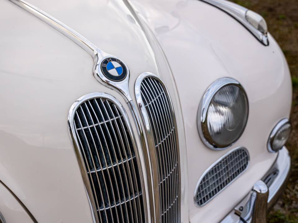 Afbeelding 17/19 van BMW 502 - 3.2 Litre (1961)