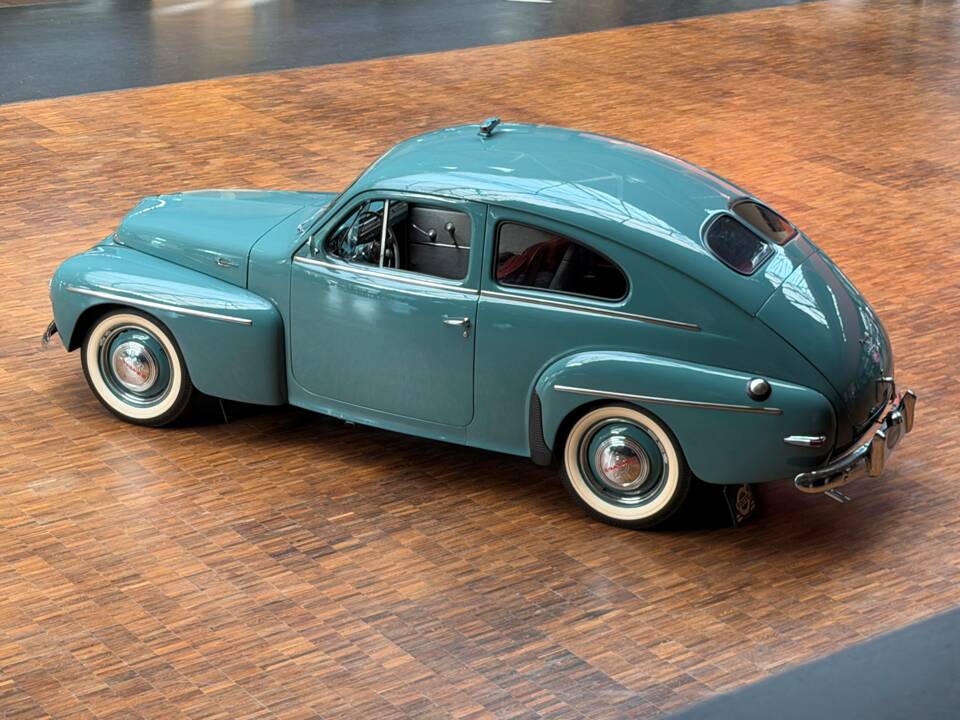 Image 12/34 of Volvo PV 444 (1951)