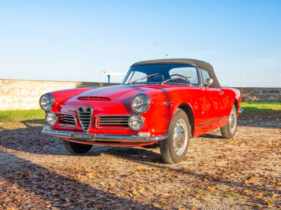 Immagine 2/94 di Alfa Romeo 2600 Spider (1964)