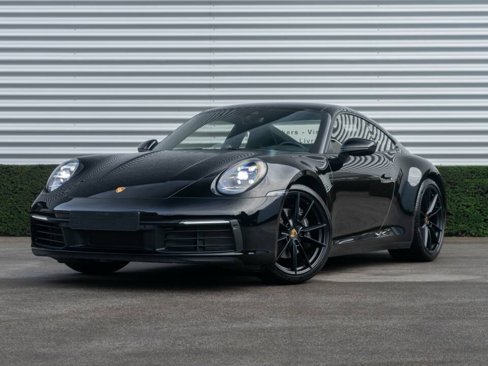 Image 1/30 of Porsche 911 Carrera (2022)