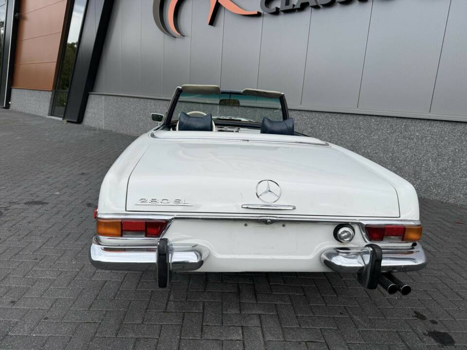Image 10/50 of Mercedes-Benz 280 SL (1971)