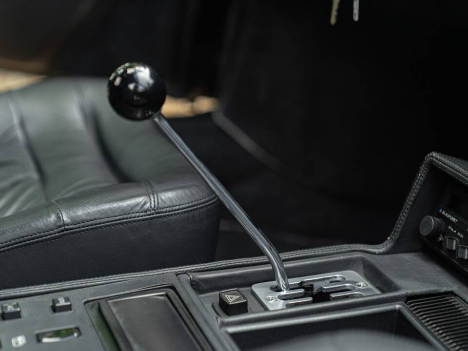 Image 45/50 of Ferrari Mondial 3.2 (1987)