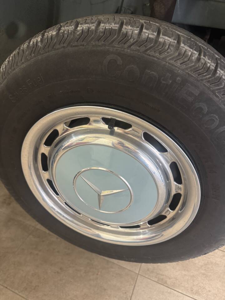 Image 7/32 of Mercedes-Benz 250 C (1972)