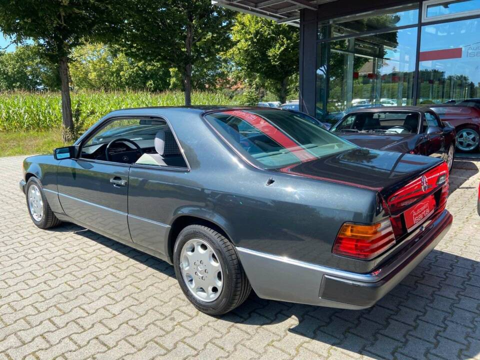 Immagine 3/18 di Mercedes-Benz 230 CE (1991)