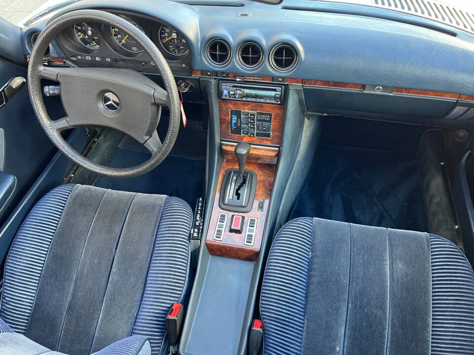 Bild 17/99 von Mercedes-Benz 500 SLC (1981)