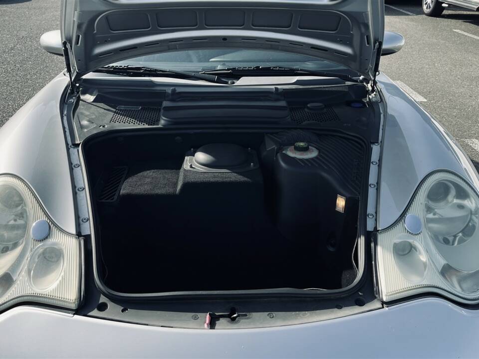 Image 26/39 of Porsche 911 Carrera 4S (2002)