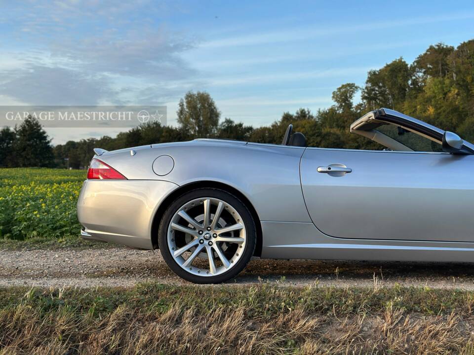 Image 17/84 de Jaguar XK 4.2 (2006)