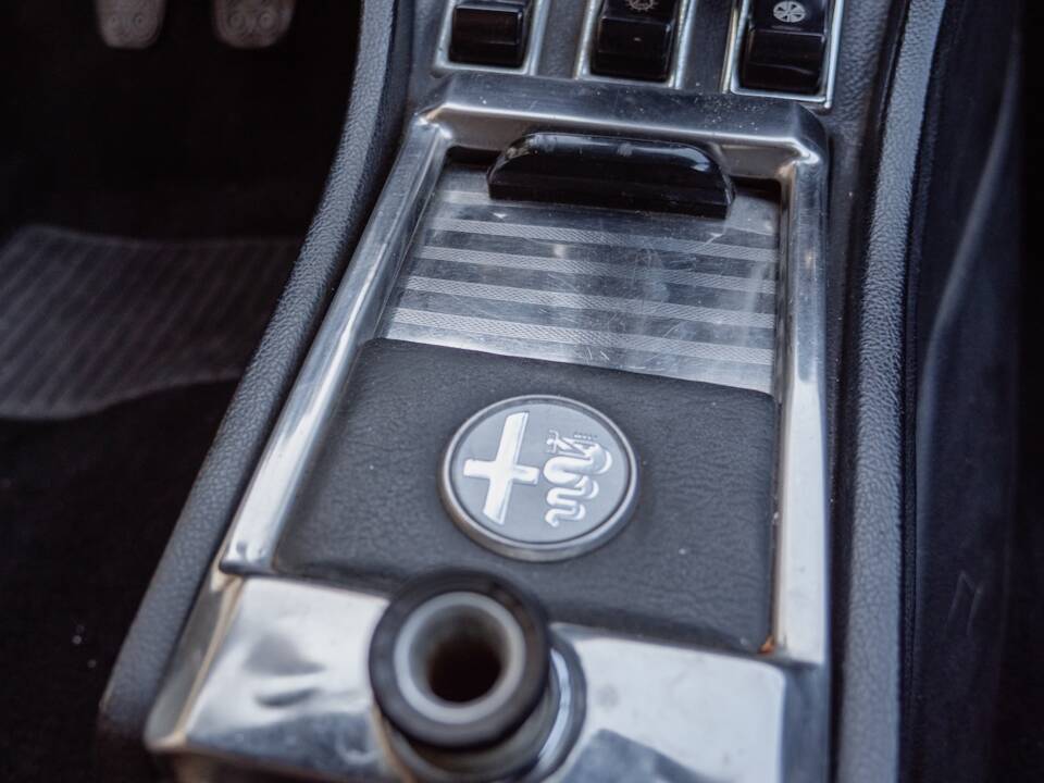 Image 20/58 of Alfa Romeo 2000 Spider Veloce (1977)